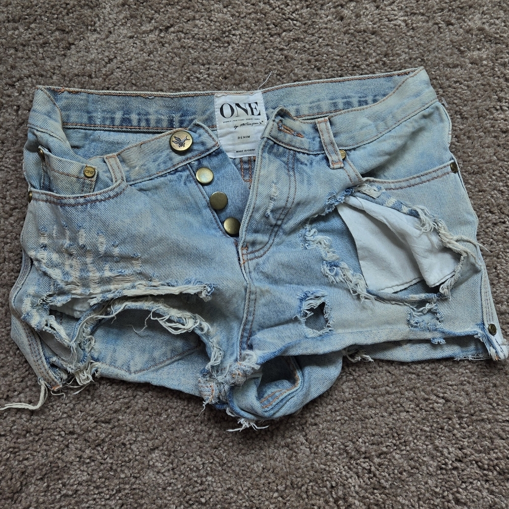 One teaspoon revolve light washed denim distressed shorts